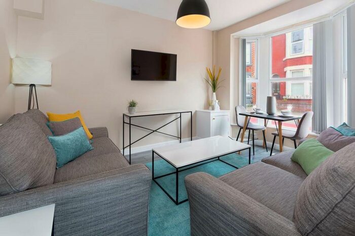 4 Bedroom House To Rent In Cameron Street, L7