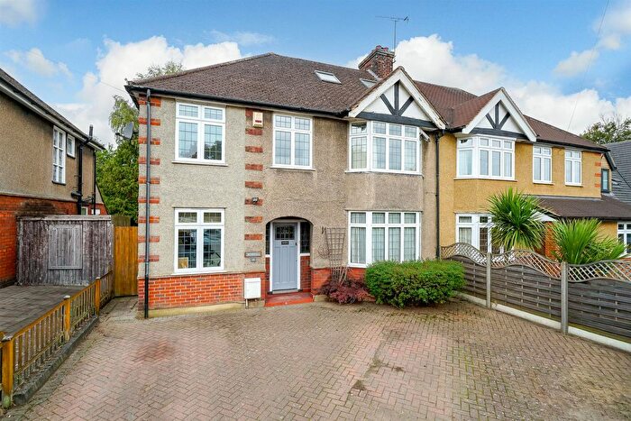 4 Bedroom Semi-detached House For Sale In Beechwood Avenue, St. Albans, AL1