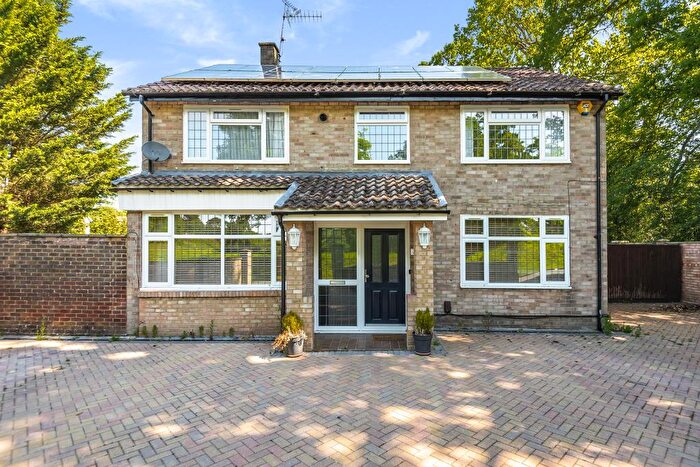 6 Bedroom Detached House To Rent In Slough, Berkshire, SL2