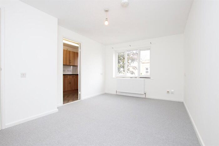 1 Bedroom Flat To Rent In Portland Place, Frome, BS11