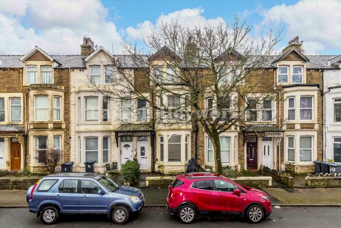 2 Bedroom Flat For Sale In Chatsworth Road, Morecambe, LA3