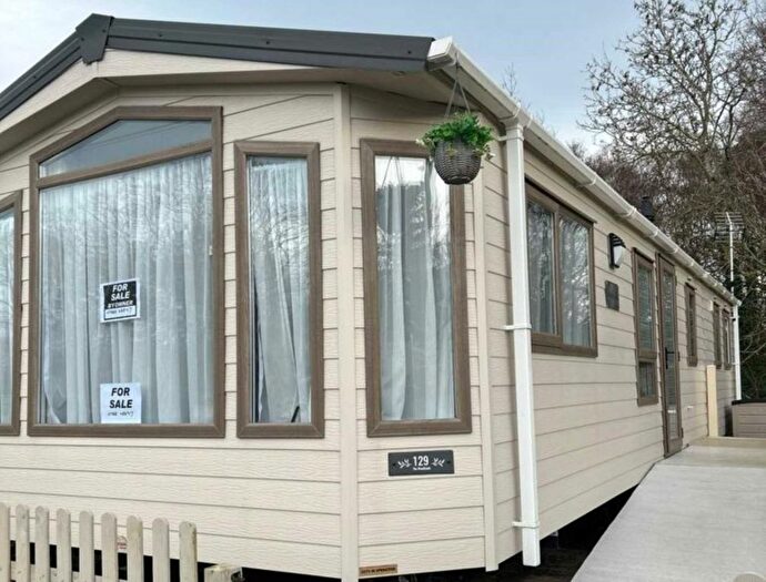 3 Bedroom Mobile/park Home For Sale In Penrefail Crossroads, Moelfre, Abergele, LL22