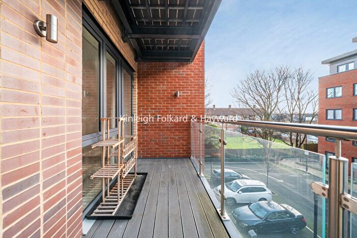 1 Bedroom Flat To Rent In Colonnade Gardens, London, W3