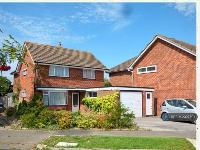 4 Bedroom Detached House To Rent In Meadow Lane, Burgess Hill, RH15