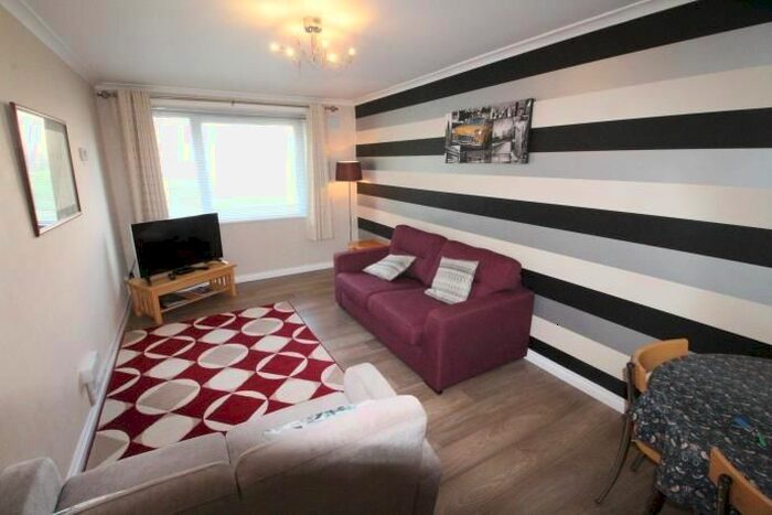 2 Bedroom Flat To Rent In Cornhill Gardens, Aberdeen, AB16