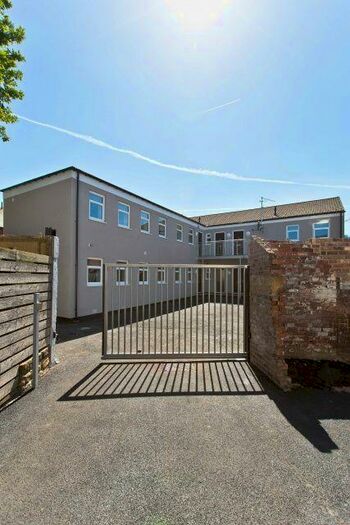 2 Bedroom Flat To Rent In Apartment, Lynthorpe House, City Centre, S1