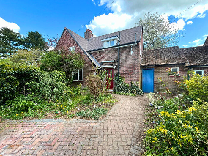 3 Bedroom Semi Detached House For Sale In Loundyes Close, Thatcham, RG18