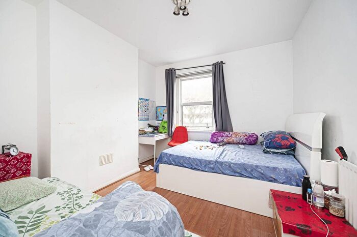 1 Bedroom Flat To Rent In Cavell Street, Whitechapel, London, E1