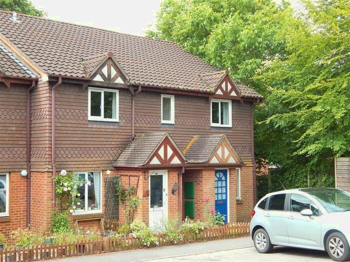 1 Bedroom Flat To Rent In Montgomery Gardens, Salisbury, Wiltshire, SP2
