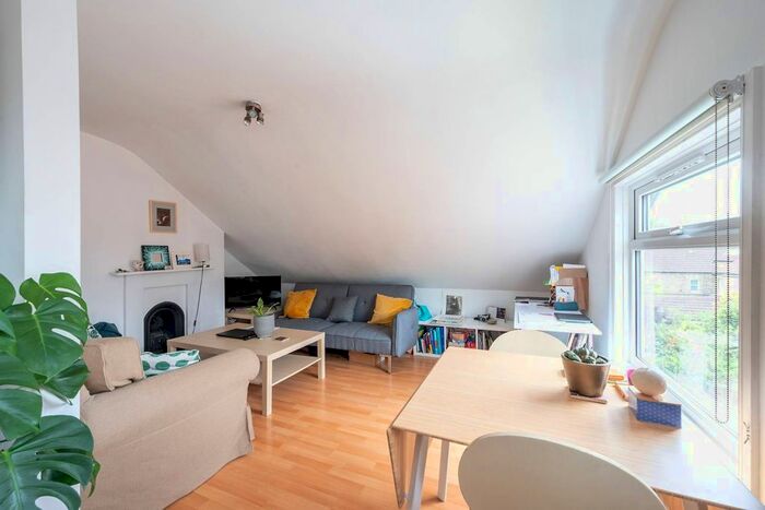 1 Bedroom Flat To Rent In Sheen Park, Richmond, TW9