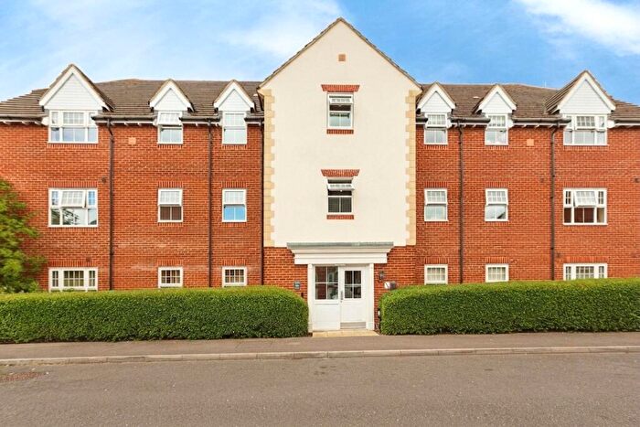 2 Bedroom Flat For Sale In Hancock Close, Aylesbury, Buckinghamshire, HP21