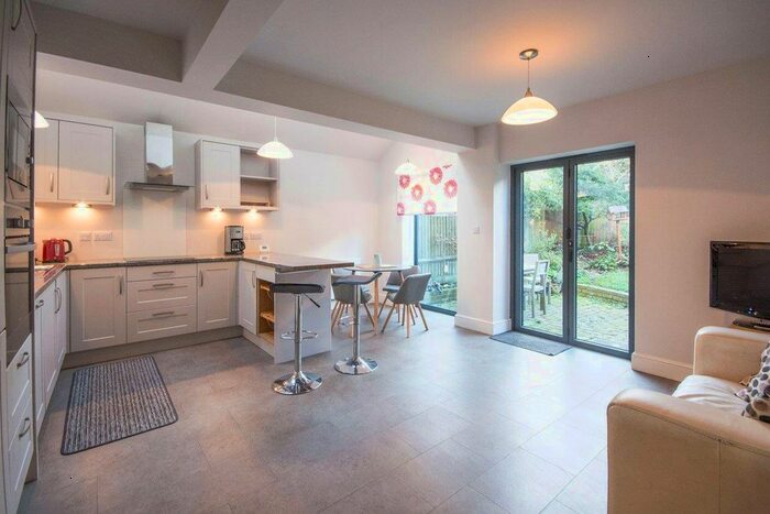 1 Bedroom Flat To Rent In Narbonne Avenue, London, SW4