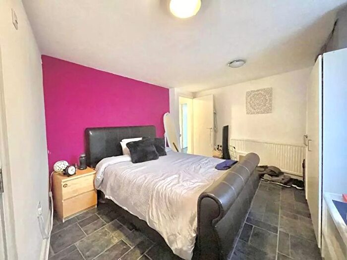 1 Bedroom Flat To Rent In Town Street, Leeds, LS12