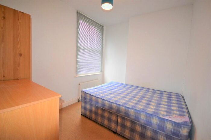 3 Bedroom Flat To Rent In Portnall Road, London, W9