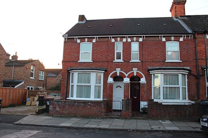 3 Bedroom End Of Terrace House To Rent In Salisbury Street, Bedford, MK41