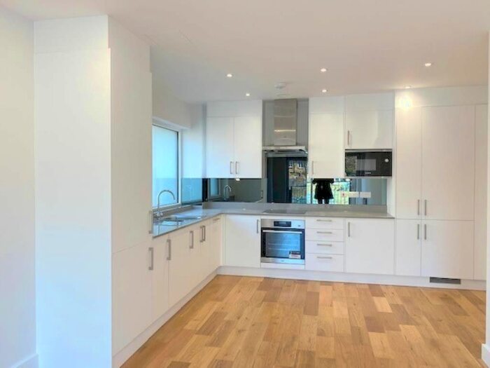 2 Bedroom Flat To Rent In Pridewell Court, Pynnacles Close, Stanmore, HA7