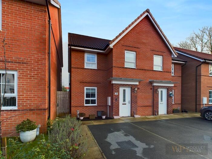 3 Bedroom Semi-Detached House For Sale In Nalton Drive, Driffield, YO25