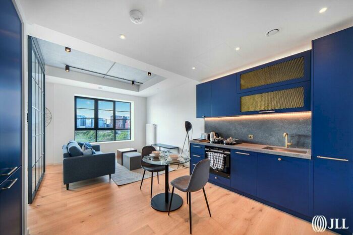 Flat To Rent In Douglass Tower, Good Luck Hope, E14