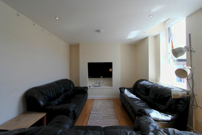 7 Bedroom Flat To Rent In Shortridge Terrace, Jesmond, Newcastle Upon Tyne, NE2