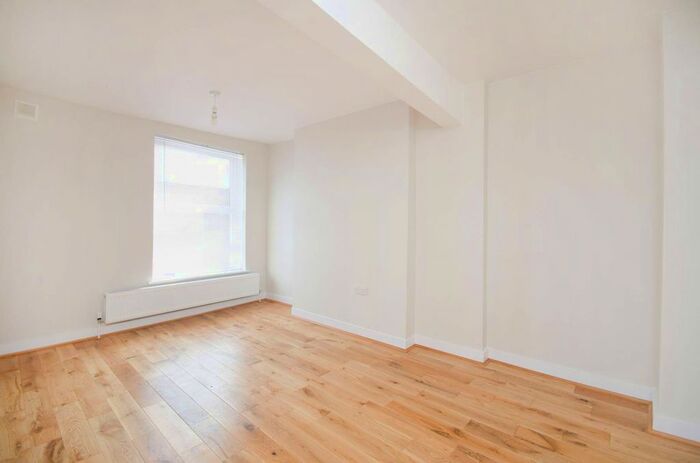1 Bedroom Flat To Rent In Rye Lane, Peckham Rye, London, SE15