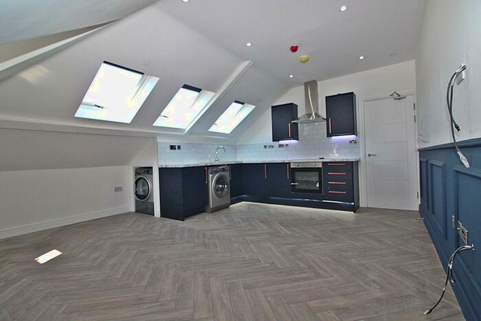 4 Bedroom Flat To Rent In Albany Road, Roath, Cardiff, CF24