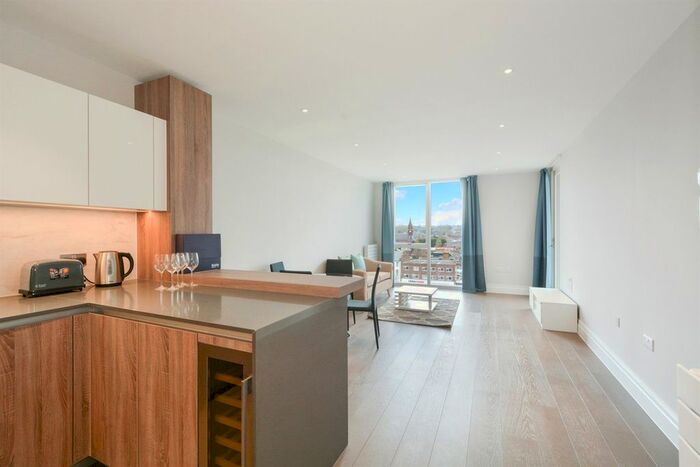 2 Bedroom Flat To Rent In Queenshurst Square, KT2