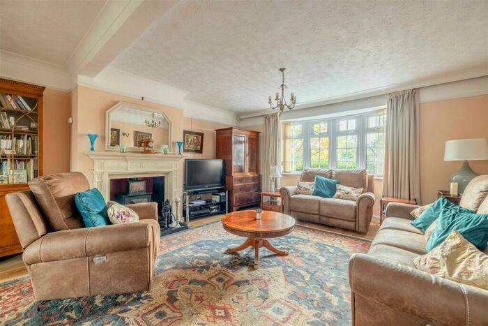 7 Bedroom House For Sale In Warfield, Bracknell, RG42