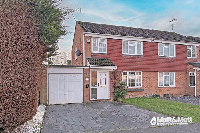 3 Bedroom Semi Detached House For Sale In Hutsons Close, Wokingham, Berkshire, RG40