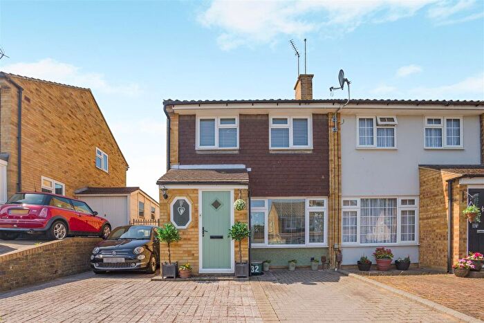 3 Bedroom Semi Detached House For Sale In Primrose Drive, Ditton, Aylesford, ME20