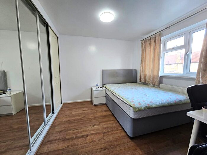 5 Bedroom End Of Terrace House To Rent In Crane Close, Dagenham, RM10