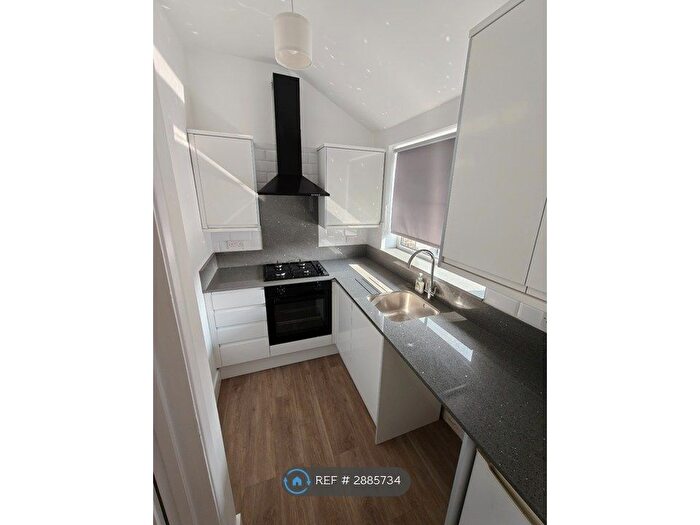 2 Bedroom Flat To Rent In Birchanger Road, London, SE25