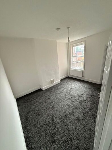 3 Bedroom Terraced House To Rent In Hampton Road, Luton, LU4
