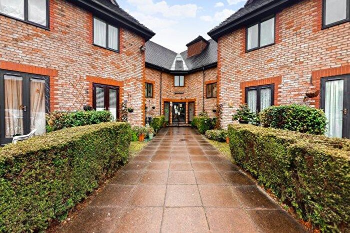 Studio To Rent In Deer Park Way, West Wickham, BR4