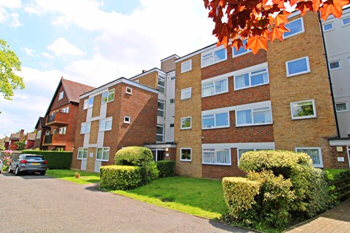 2 Bedroom Flat For Sale In Court Downs Road, Beckenham, BR3