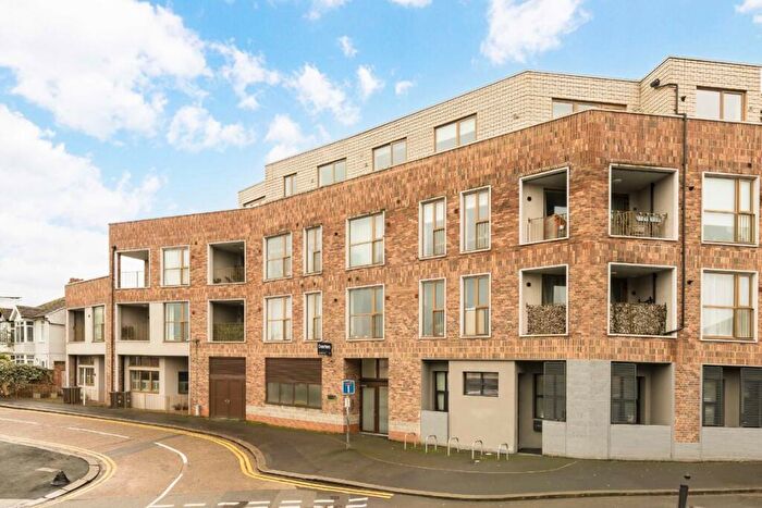 1 Bedroom Flat For Sale In Streatham Road, Mitcham, CR4