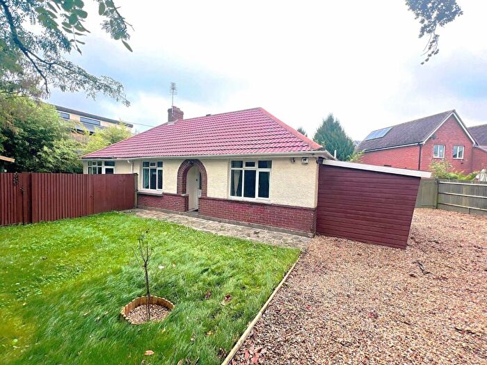 4 Bedroom Bungalow To Rent In Brookside Drive, Sarisbury Green, Southampton, Hampshire, SO31