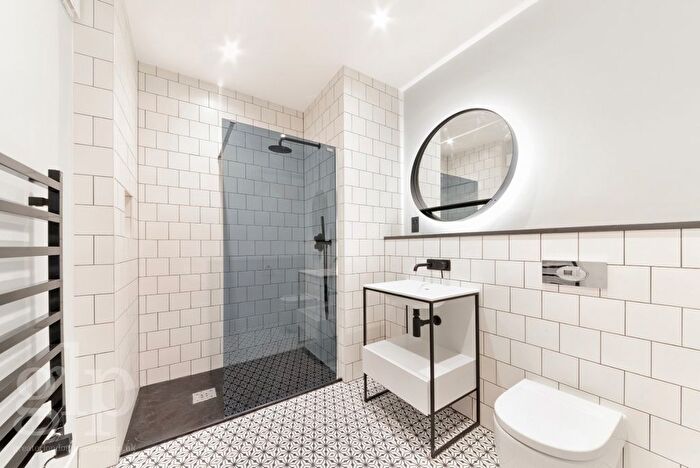1 Bedroom Flat To Rent In New Row, London, Greater London, Covent Garden, WC2N