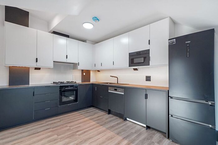 4 Bedroom Flat To Rent In Fir Tree Road, SM7