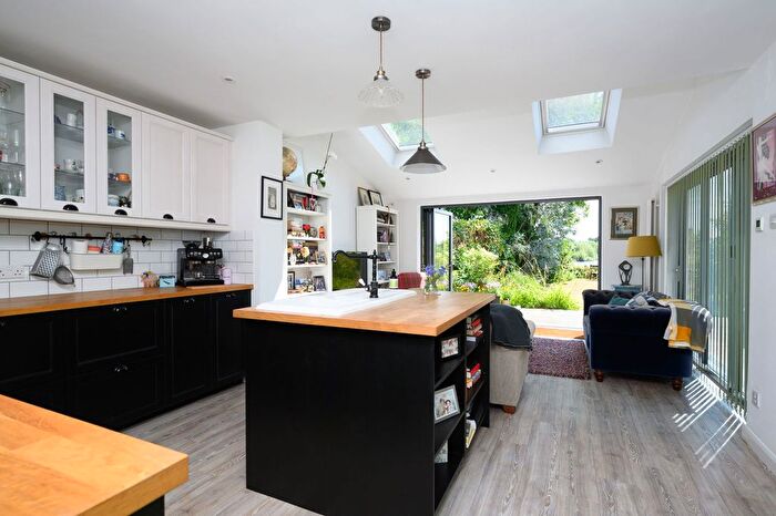 4 Bedroom Semi-detached House For Sale In Ashurst Drive, Shepperton, TW17