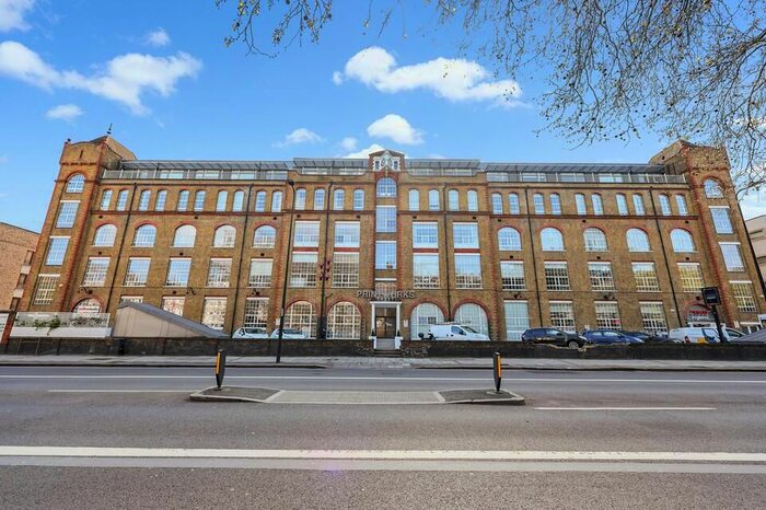 Studio To Rent In Clapham Road, London, SW9