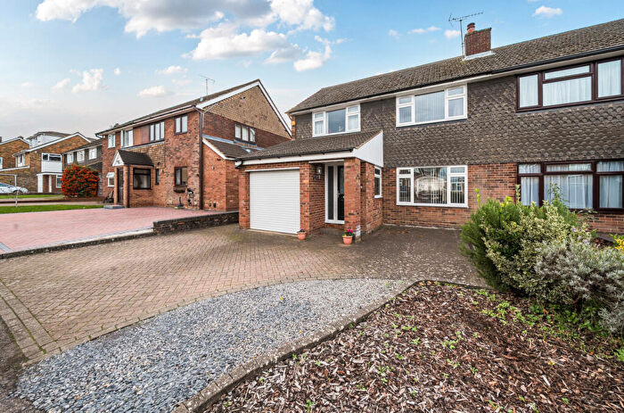 3 Bedroom Semi Detached House For Sale In The Cheveralls, Dunstable, Bedfordshire, LU6