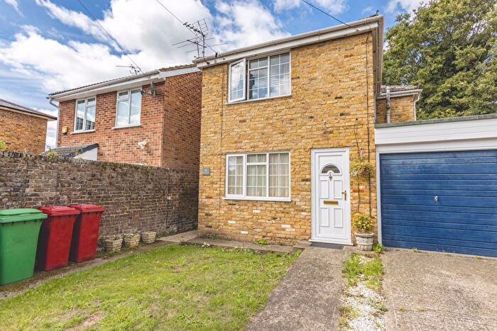 2 Bedroom Flat For Sale In Alpha Street South, Slough, SL1