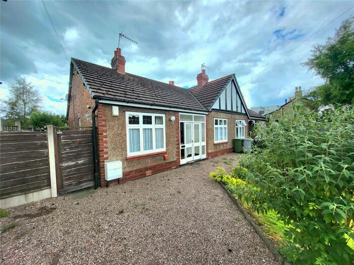 3 Bedroom Bungalow To Rent In Whirley Road, Macclesfield, Cheshire, SK10