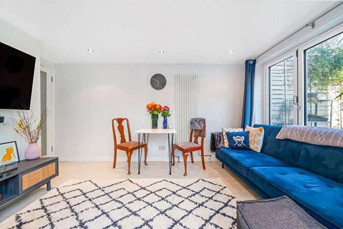 2 Bedroom Flat For Sale In Medora Road, London, SW2