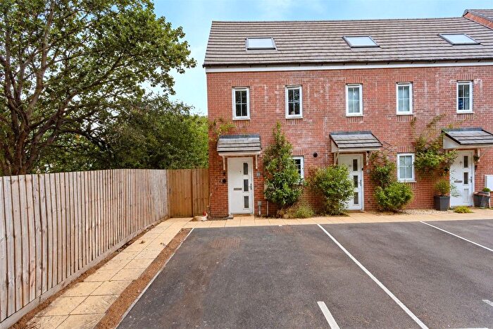 3 Bedroom End Of Terrace House For Sale In Fauna Field, Dunstable, Bedfordshire, LU5