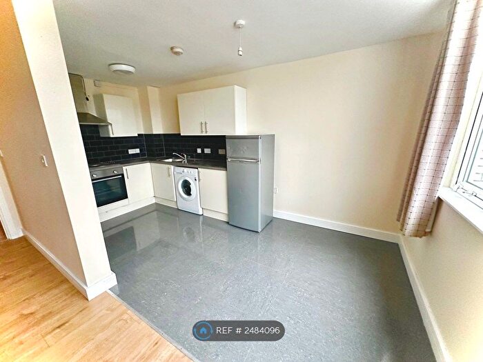 2 Bedroom Flat To Rent In Potovens Lane, Outwood, Wakefield, WF1