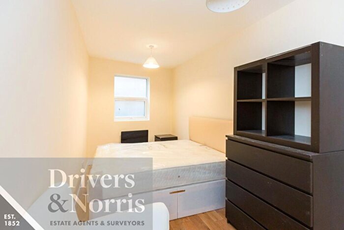 2 Bedroom Apartment To Rent In Hornsey Road, Holloway, London, N7