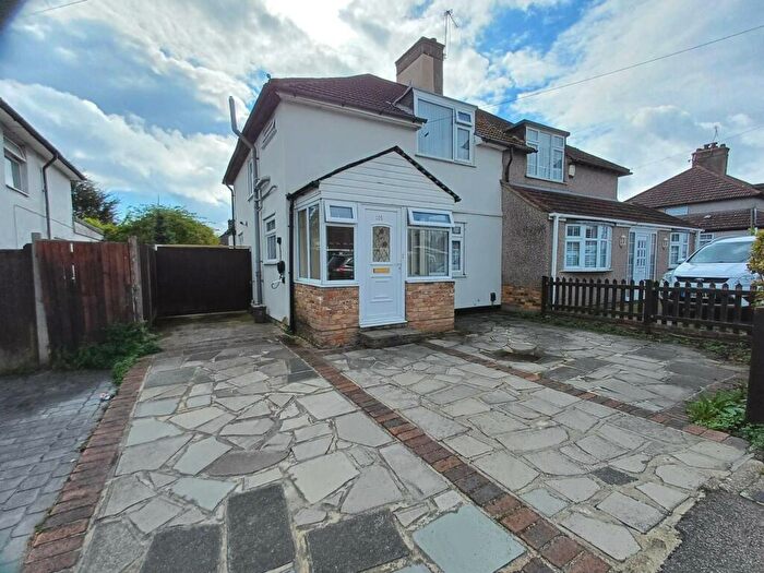 3 Bedroom Semi-Detached House To Rent In Colyers Lane, Erith, DA8