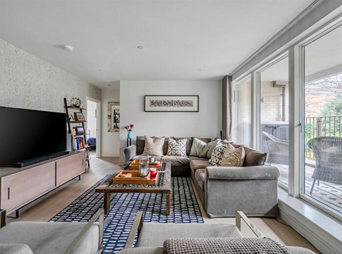 2 Bedroom Flat For Sale In The Avenue, London, NW6