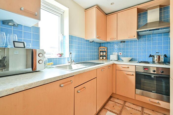 1 Bedroom Flat To Rent In St Georges Way, Peckham, London, SE15